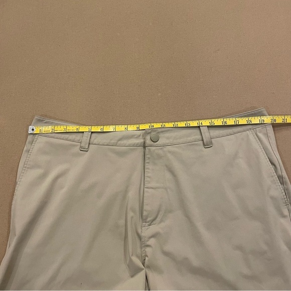 Rhône Men’s Commuter 11” Inseam Khaki Shorts Size 38 - Picture 13 of 14
